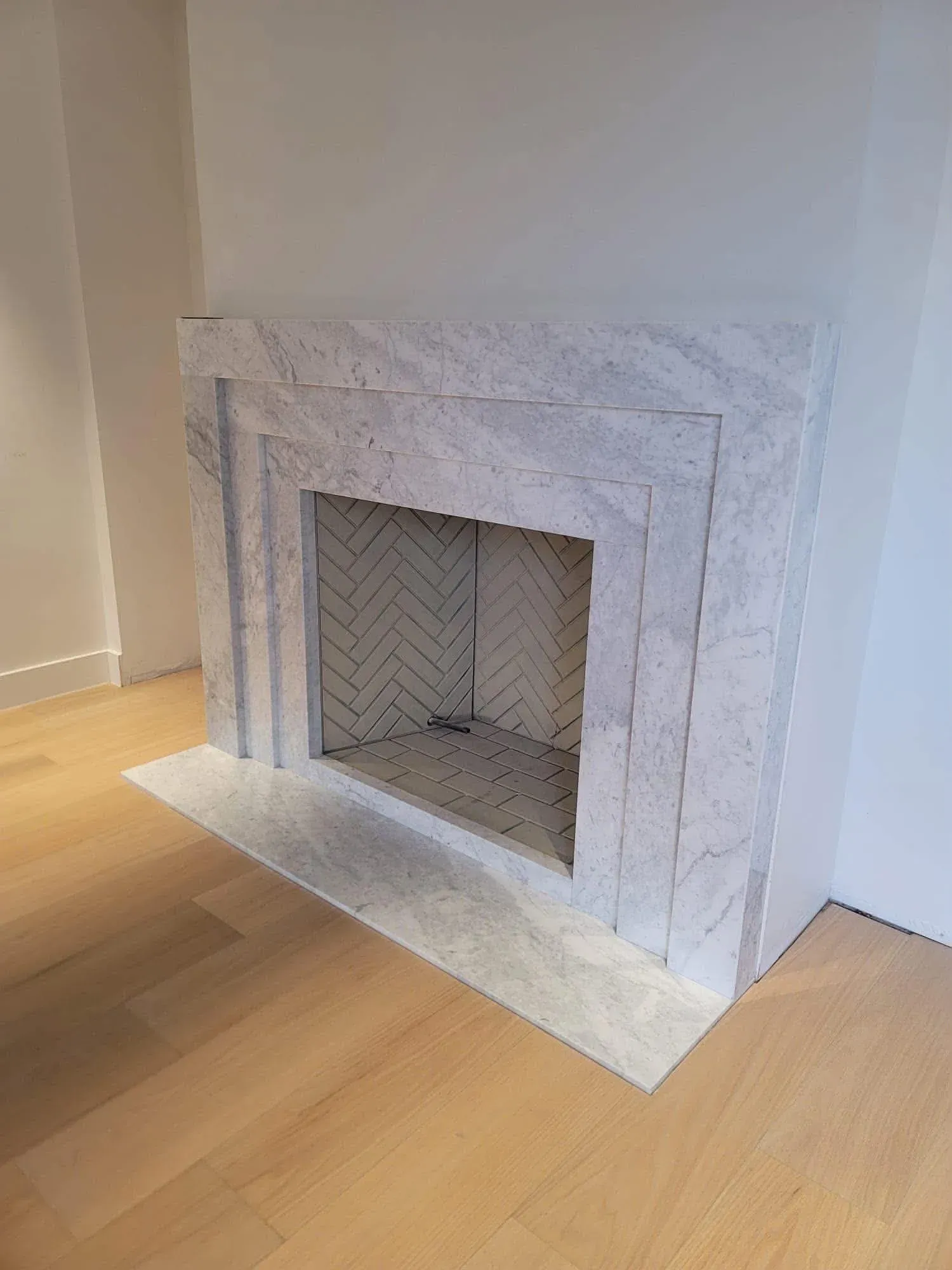 Fireplace surround built from quartz